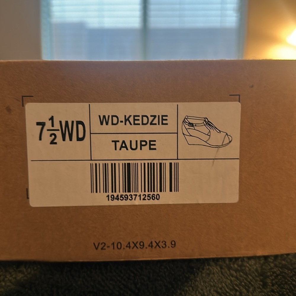 Journee Collection Womens Comfort Sole Ankle Strap Wedges, New, - Picture 5 of 9